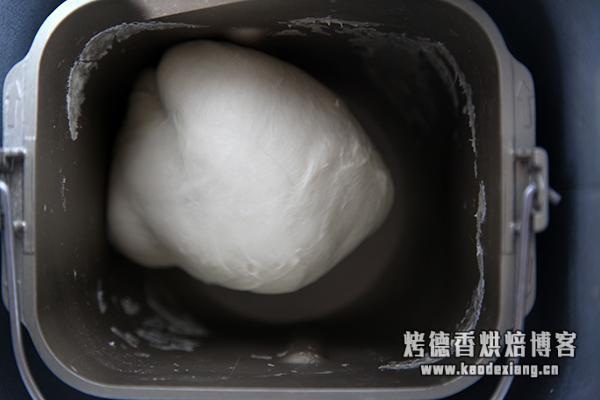面包机揉面出膜的诀窍 面包机100%出膜的2个简单小技巧!