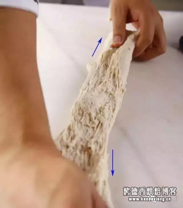 面团揉不出膜怎么补救?手揉面团,怎样做才能快速出膜?