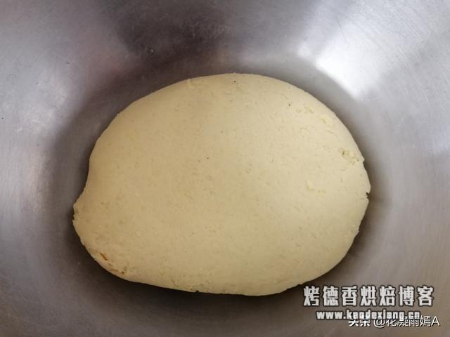 面粉别只会蒸馒头,加1个鸡蛋,1碗玉米粉,做成它,外酥里软特香