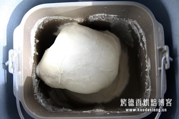 面包机揉面出膜的诀窍 面包机100%出膜的2个简单小技巧!