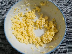 黄油打发奶油怎么做?淡奶油简单自制黄油（附注意事项）