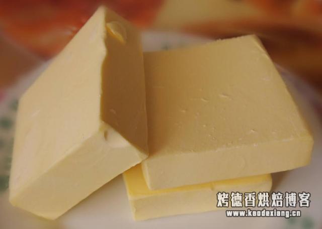 打发过头的奶油不要扔,教你做成黄油,咸香细腻,比买的好