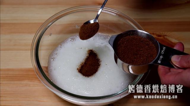 黑糖也能打发蛋白,注意这个步骤,闻着都想吃,戚风蛋糕N+3做法