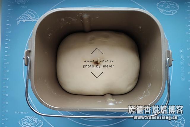 教你用面包机做出松软香甜的面包,过程详细,跟着做你也行!