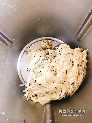 软到不知所措的芝麻包 制作方法