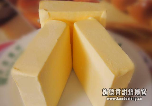 打发过头的奶油不要扔,教你做成黄油,咸香细腻,比买的好