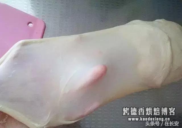 最详细的手工揉面方法，窍门、手法全在里面 如何揉面光滑