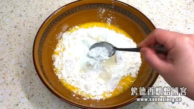蒸蛋糕回缩的原因窍门 蒸蛋糕时,掌握这几个小技巧,保准松软细腻不回缩,比买的还好吃