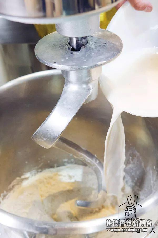 揭秘面包大师吴克己中种法食谱:手撕炼乳&酸奶吐司