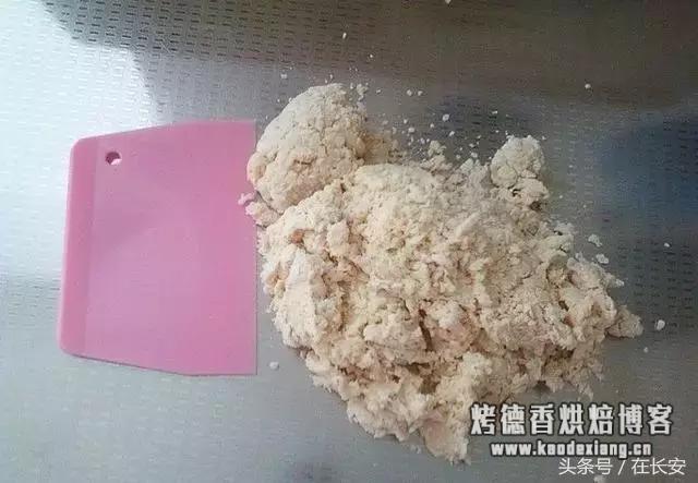 最详细的手工揉面方法，窍门、手法全在里面 如何揉面光滑