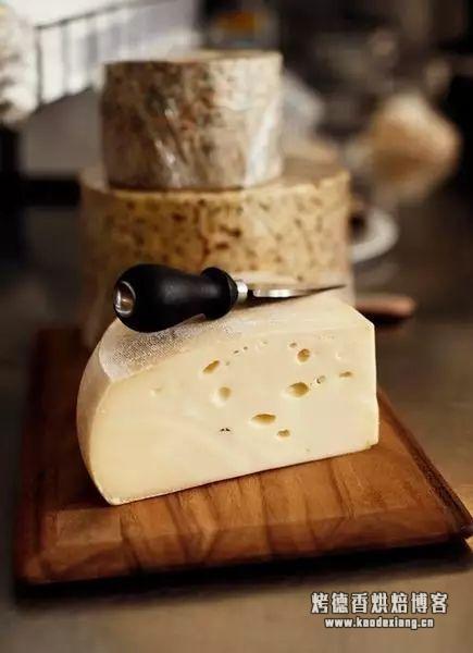 淡奶油怎么打发 玩烘焙，哪能不懂淡奶油？