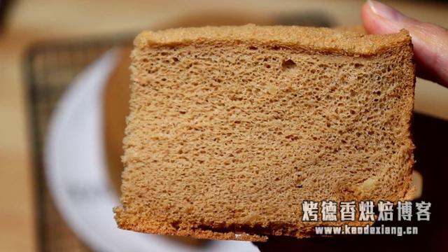 黑糖也能打发蛋白,注意这个步骤,闻着都想吃,戚风蛋糕N+3做法