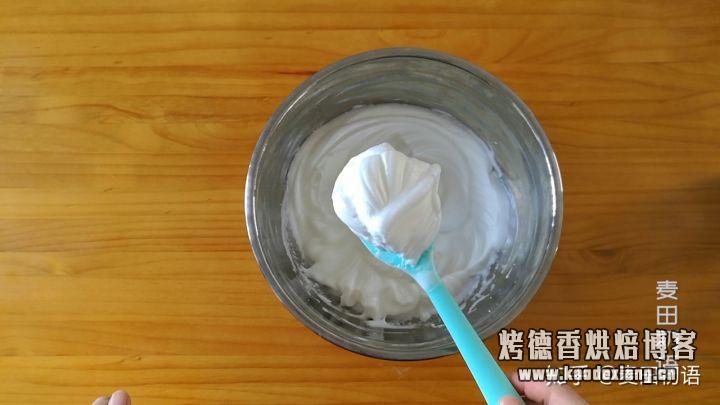 为了做好这个戚风蛋糕,我用了一整箱鸡蛋,从此告别凹底和塌陷