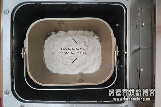 教你用面包机做出松软香甜的面包,过程详细,跟着做你也行!