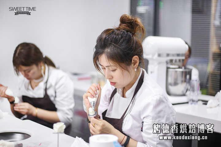淡奶油怎么打发手动?如何更好的打发淡奶油?