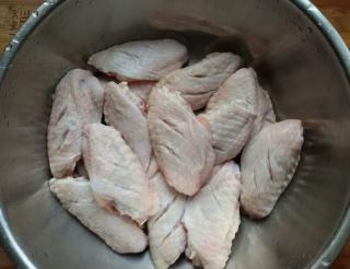 微波炉鸡翅的做法窍门，想吃炸鸡翅，没有烤箱没有油锅，就用微波炉来做