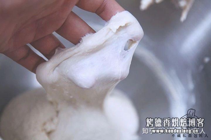 面团揉面的几个阶段?用了这个方法揉面后,时间缩短了,面温也好控制了!