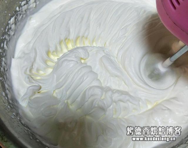 打发过头的奶油不要扔,教你做成黄油,咸香细腻,比买的好