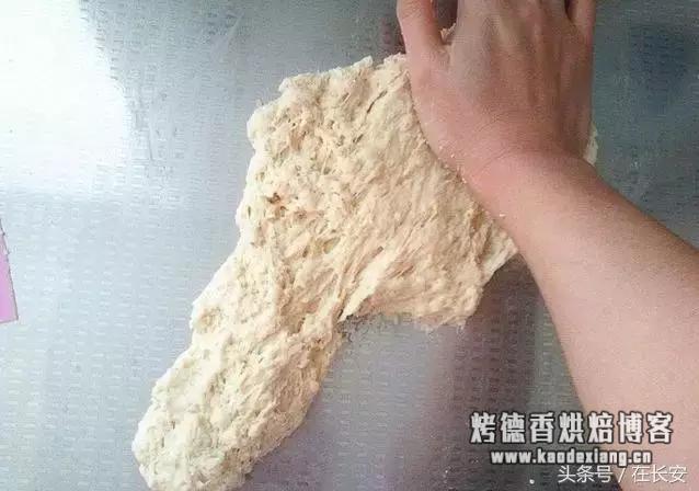 最详细的手工揉面方法，窍门、手法全在里面 如何揉面光滑