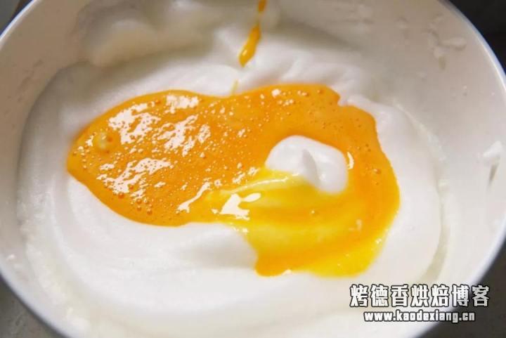 比戚风蛋糕更简单更口感细腻的巧克力海绵蛋糕做法来啦