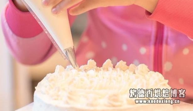 被“吹上天”的“淡奶油”到底是什么!真的比普通奶油好吃吗?