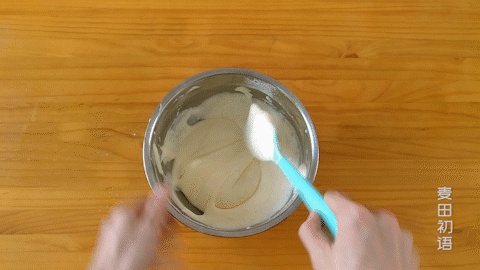 简单快速的海绵纸杯蛋糕,不裂不塌成功率超高