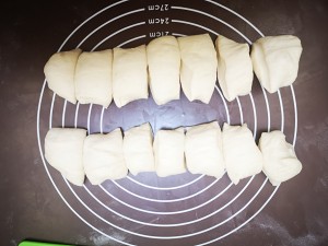 奶香浓郁易上手的鸡蛋鲜奶卷