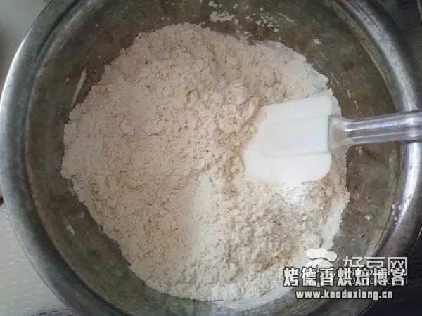 不用面包机如何揉面团能揉出手套膜?