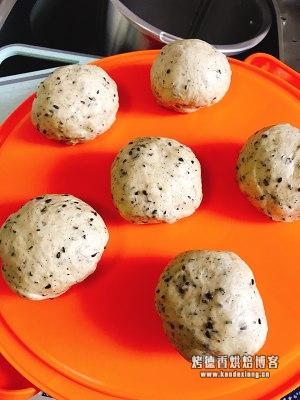 软到不知所措的芝麻包 制作方法