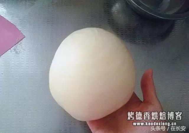 最详细的手工揉面方法，窍门、手法全在里面 如何揉面光滑