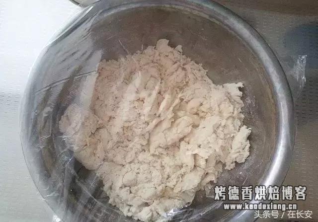 最详细的手工揉面方法，窍门、手法全在里面 如何揉面光滑