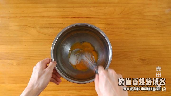 为了做好这个戚风蛋糕,我用了一整箱鸡蛋,从此告别凹底和塌陷