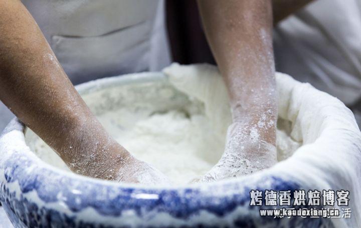 同样是蒸馒头,为什么馒头铺里的馒头又白又好吃?原来差了这一步