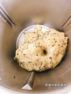 软到不知所措的芝麻包 制作方法