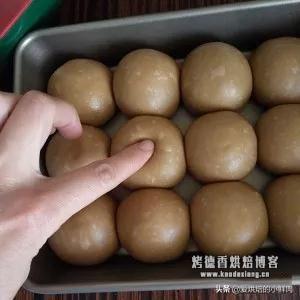 冷藏发酵法的注意事项 一次冷藏发酵,提前一晚做,早晨就能吃到现烤的面包