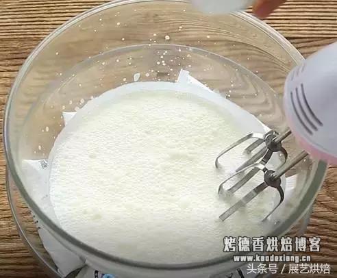 烘焙小课堂│如何打发淡奶油？