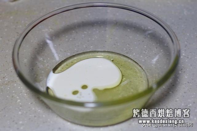 推荐给零基础烘焙爱好者学习的一款蛋糕做法,口感松软细腻