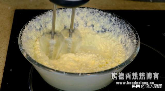 你知道黄油是怎么做的吗?其实做法很简单,一盒淡奶油就搞定