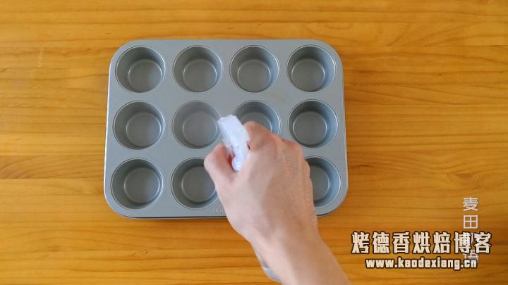 简单快速的海绵纸杯蛋糕,不裂不塌成功率超高