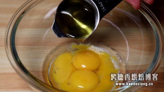 黑糖也能打发蛋白,注意这个步骤,闻着都想吃,戚风蛋糕N+3做法