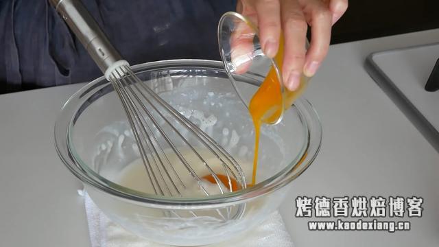 做蛋糕时,如何更容易地打发好蛋白?我有个小秘诀要告诉你