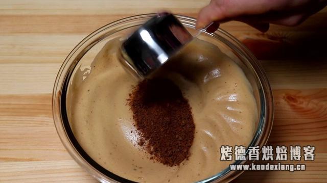 黑糖也能打发蛋白,注意这个步骤,闻着都想吃,戚风蛋糕N+3做法