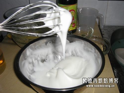 戚风蛋糕:蛋白打发的注意事项以及湿性、干性打发的示意图