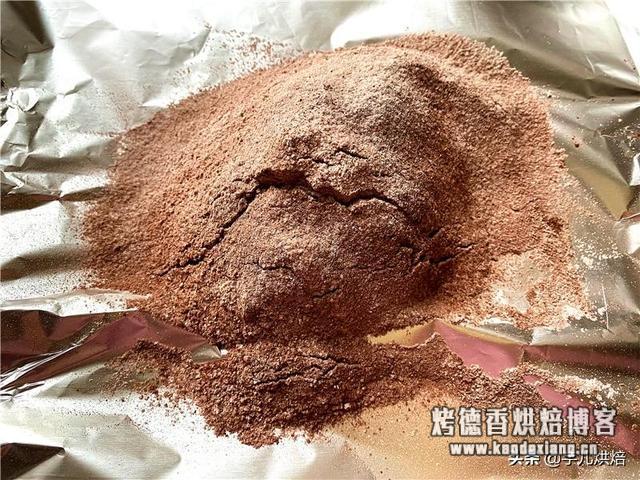 教你做巧克力古早味蛋糕,黄金比例配方,不缩不塌,棉花一般柔软