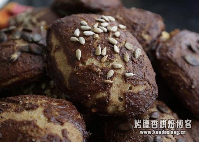 烘焙巧克力饼干的做法,简简单单的巧克力居然可以轻易做成蛋糕