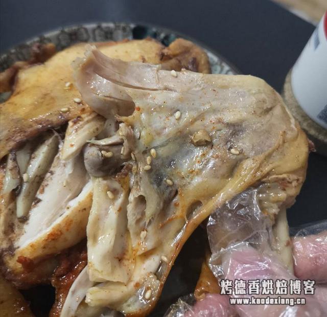 微波炉烤鸡的家常做法?微波炉烤全鸡的做法(零难度)
