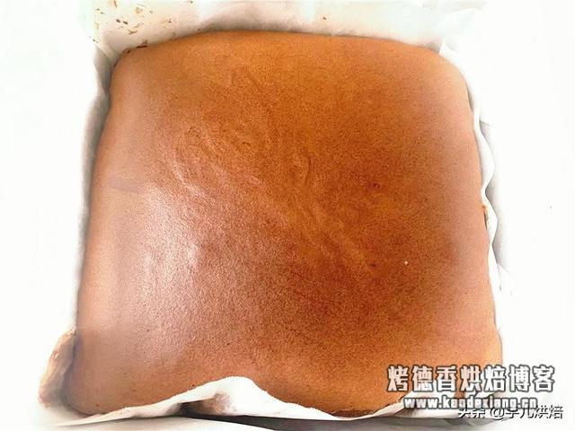 教你做巧克力古早味蛋糕,黄金比例配方,不缩不塌,棉花一般柔软
