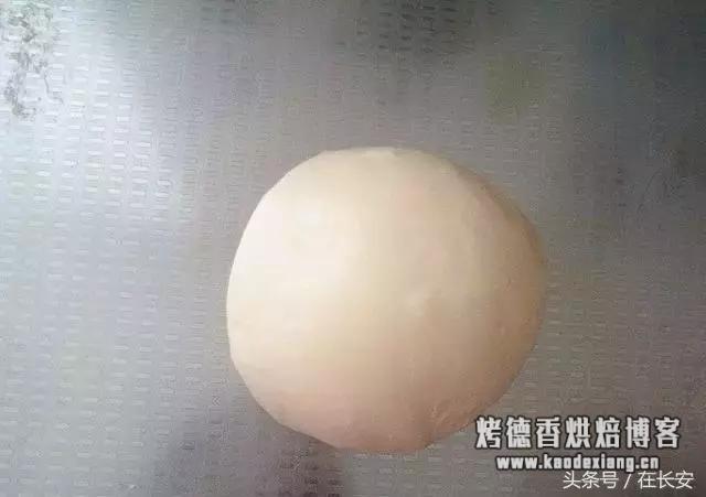 最详细的手工揉面方法，窍门、手法全在里面 如何揉面光滑