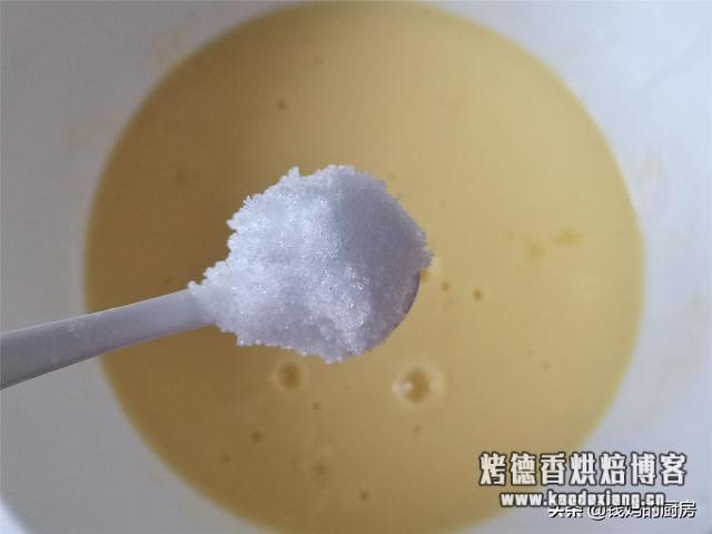分享何炅老师的快手蒸蛋糕,配方比例超详细,新手也能一次做成功