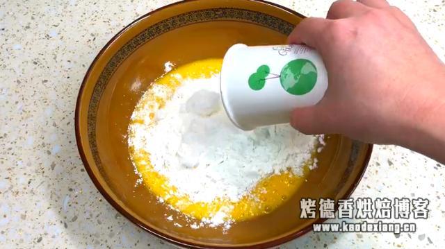 蒸蛋糕回缩的原因窍门 蒸蛋糕时,掌握这几个小技巧,保准松软细腻不回缩,比买的还好吃